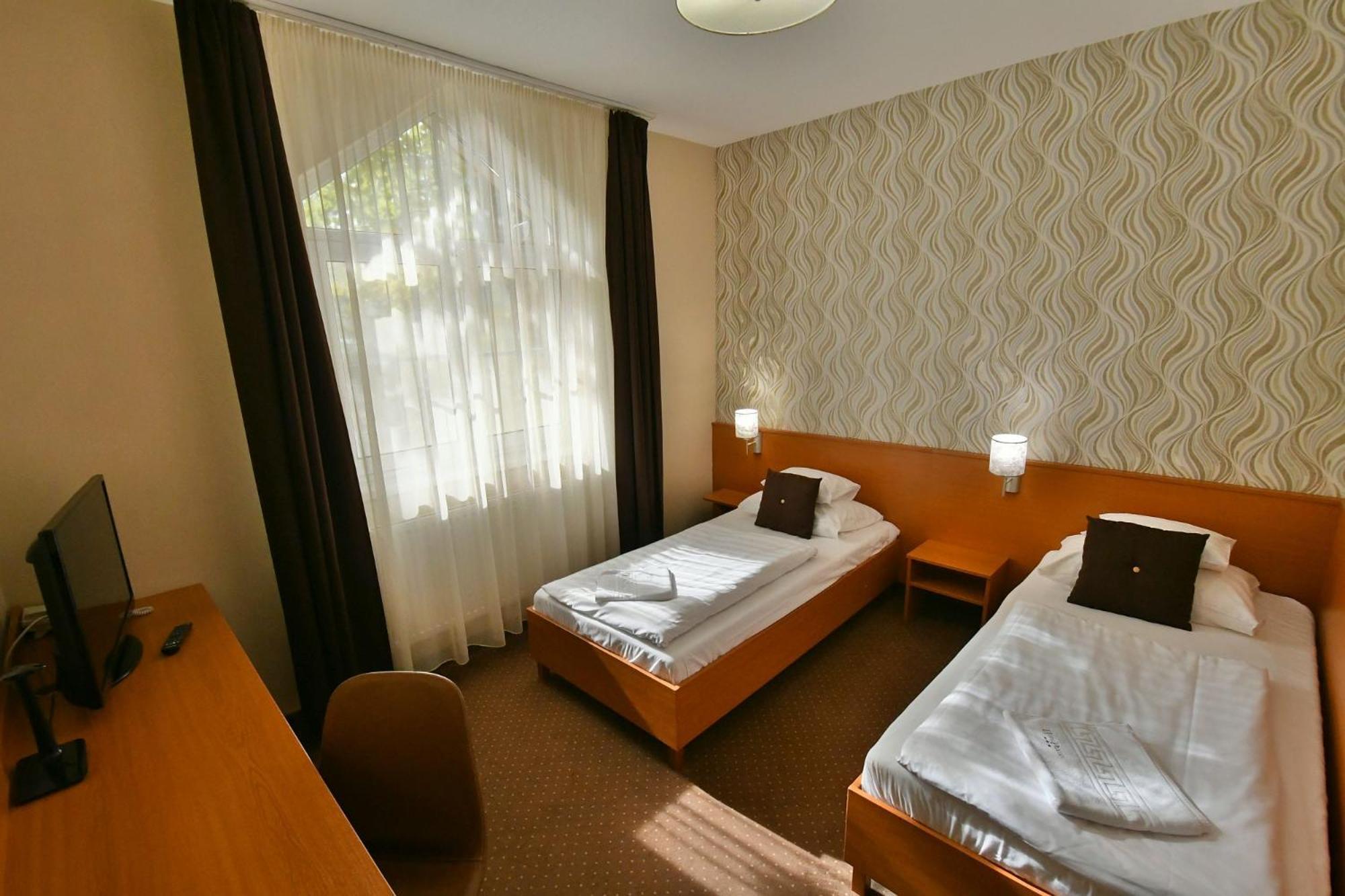 Hotel Platan Székesfehérvár Eksteriør bilde