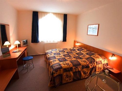 Hotel Platan Székesfehérvár Eksteriør bilde