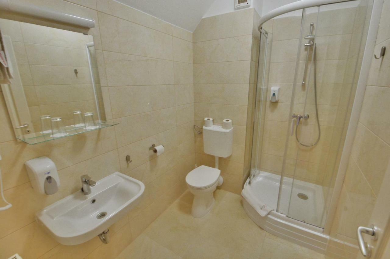 Hotel Platan Székesfehérvár Eksteriør bilde